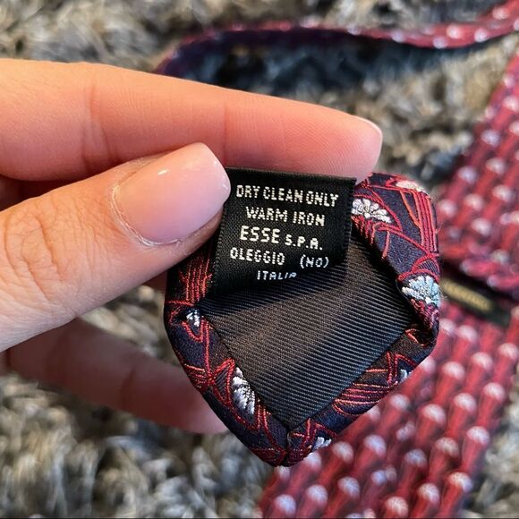 VALENTINO 100% Silk Tie Red Italy Designer - Picture 7 of 7